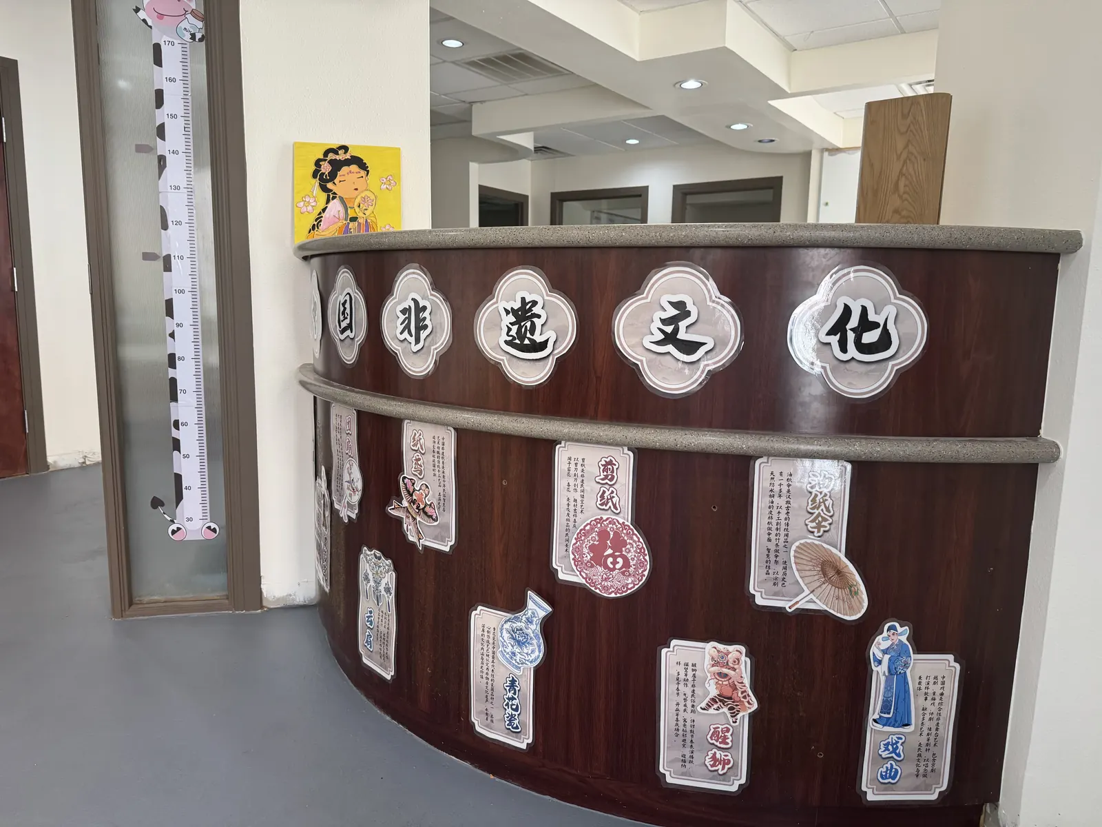 拾光中文学校非遗文化展示角